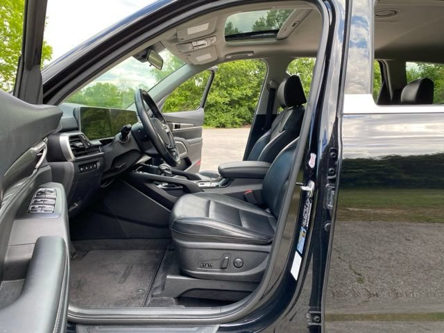 Used 2025 Kia Telluride S FWD image 13