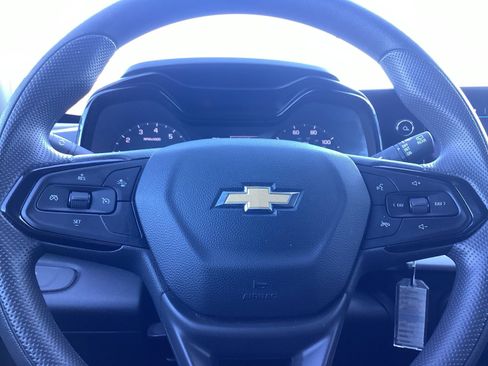 Used 2025 Chevrolet Trax LS image 9