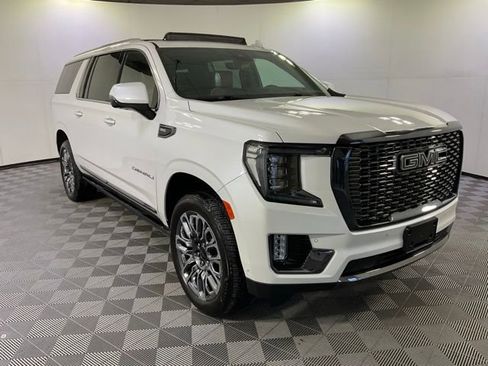 Used 2024 GMC Yukon XL Denali Ultimate image 3