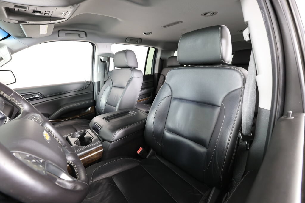Used 2018 Chevrolet Suburban LT w/ Luxury Package RWD image 11