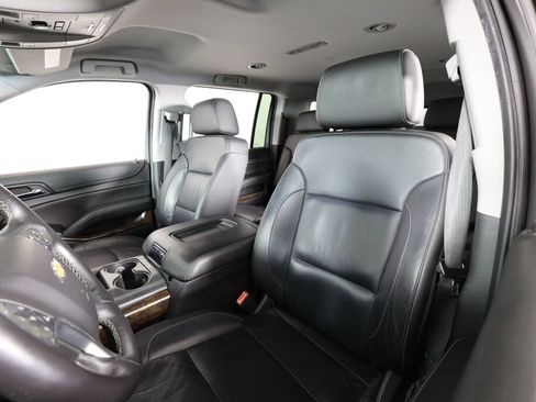 Used 2018 Chevrolet Suburban LT w/ Luxury Package RWD image 11