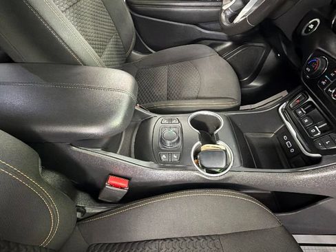 Used 2021 GMC Terrain SLE w/ Driver Convenience Package FWD image 34