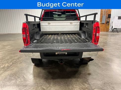 Used 2010 Chevrolet Silverado 2500 LT w/ Interior Plus Package AWD/4WD image 11