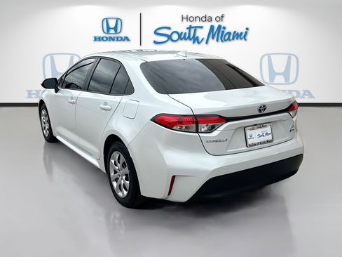 Used 2025 Toyota Corolla LE w/ Convenience Package image 5