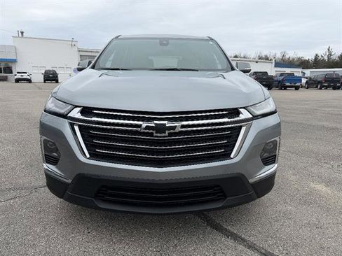 Used 2023 Chevrolet Traverse LT image 2