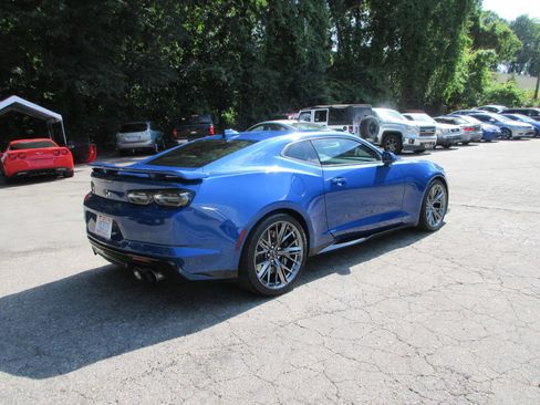 Used 2022 Chevrolet Camaro ZL1 RWD image 5