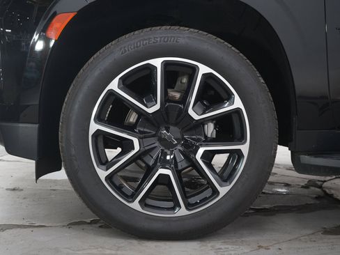 Used 2022 Chevrolet Tahoe RST w/ Sport Performance Package AWD/4WD image 32