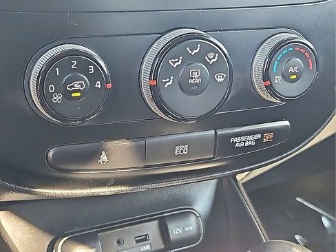 Used 2015 Kia Soul + image 23