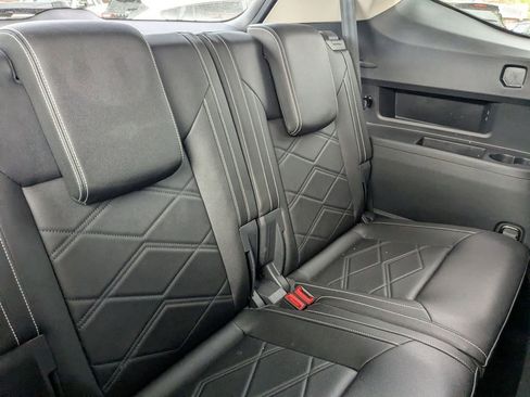 Used 2025 Volkswagen Atlas SE image 28