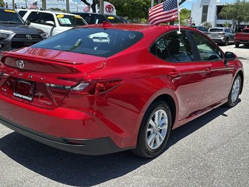 Used 2025 Toyota Camry LE w/ Convenience Package image 10