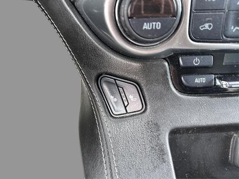 Used 2019 Chevrolet Suburban LT AWD/4WD image 35