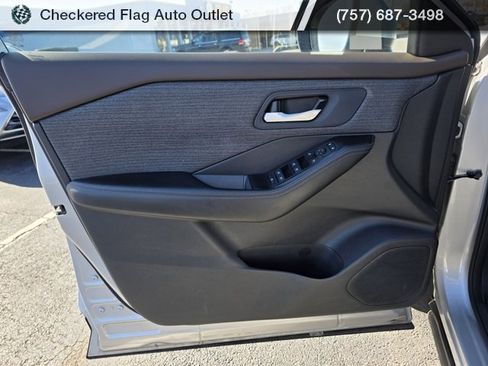 Used 2023 Nissan Rogue SV image 20