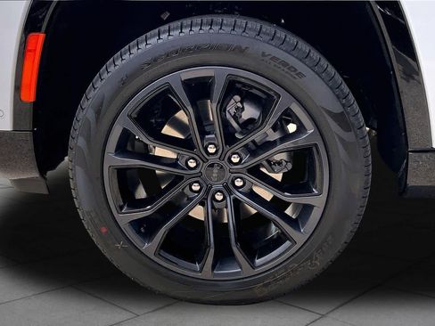 New 2026 Jeep Grand Wagoneer Summit AWD/4WD image 9