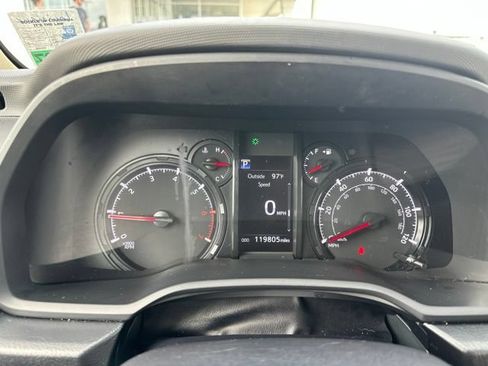 Used 2022 Toyota 4Runner SR5 Premium w/ Moonroof Package RWD image 9
