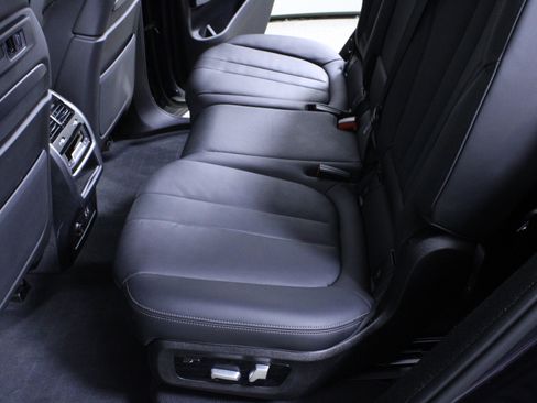 Used 2022 BMW X7 M50i image 15