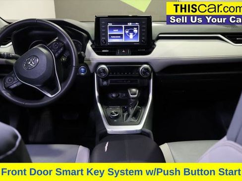 Used 2021 Toyota RAV4 XLE Premium image 17