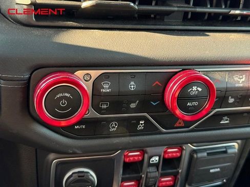 Used 2024 Jeep Gladiator Rubicon w/ Convenience Group AWD/4WD image 19
