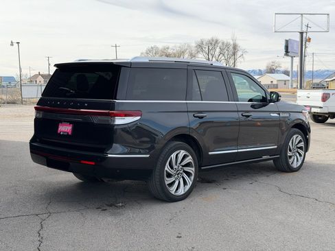 Used 2023 Lincoln Navigator Reserve AWD/4WD image 7