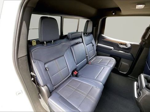 Used 2025 Chevrolet Silverado 1500 High Country w/ Technology Package AWD/4WD image 17