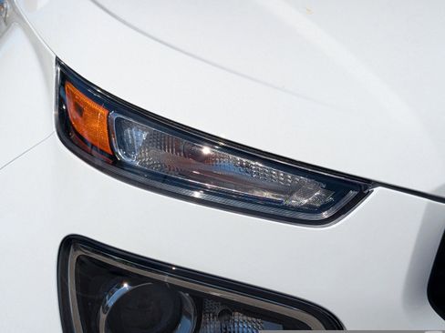 New 2025 Hyundai Venue SE image 9