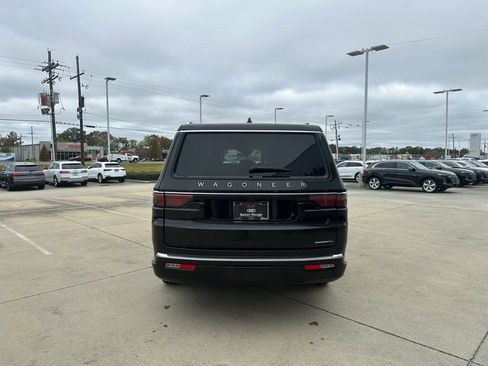 Used 2023 Jeep Wagoneer L Series II image 8