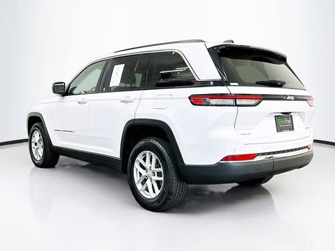 Used 2023 Jeep Grand Cherokee Laredo w/ Luxury Tech Group I AWD/4WD image 5