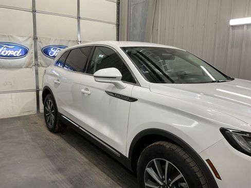 Used 2022 Lincoln Nautilus FWD image 4