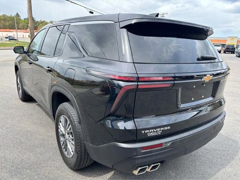 Used 2024 Chevrolet Traverse LS FWD image 6