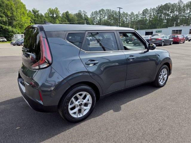 Used 2025 Kia Soul LX w/ LX Technology Package FWD image 8
