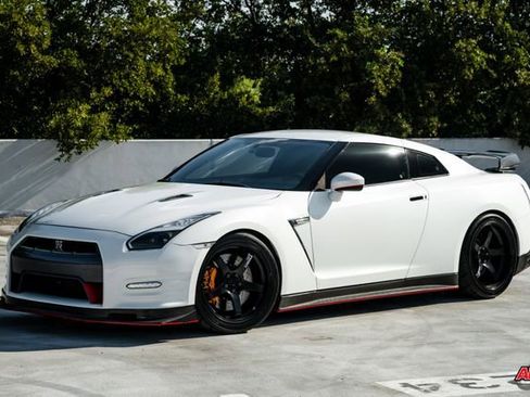 Used 2014 Nissan GT-R Premium image 42
