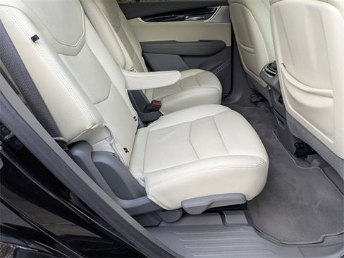 Used 2025 Cadillac XT6 Premium Luxury image 35