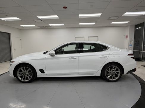 Used 2022 Genesis G70 2.0T image 5