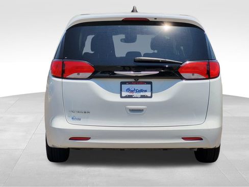Used 2023 Chrysler Voyager LX FWD image 5