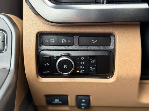 Used 2023 Ford F350 Lariat image 28