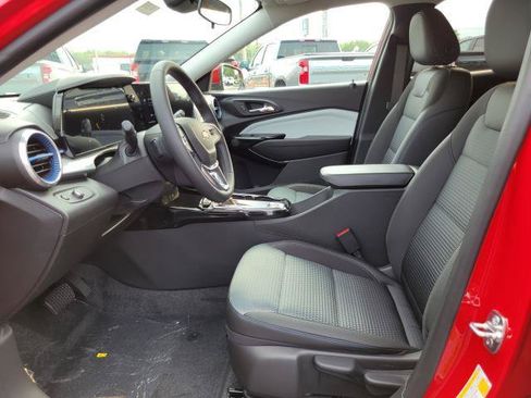 New 2026 Chevrolet Trax LT w/ LT Convenience Package FWD image 8