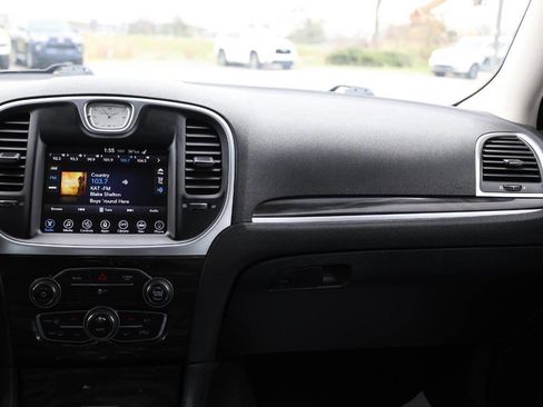 Used 2017 Chrysler 300 Limited w/ Value Package image 24