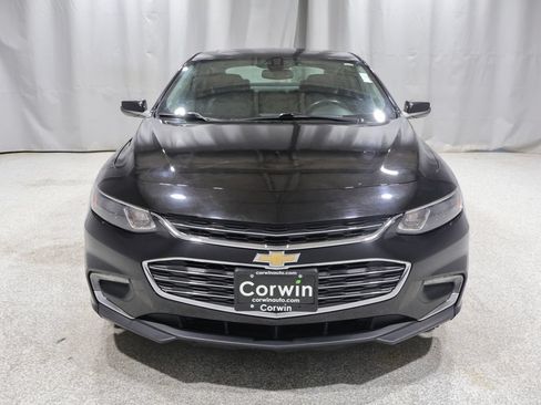 Used 2017 Chevrolet Malibu LT w/ Leather Package FWD image 9