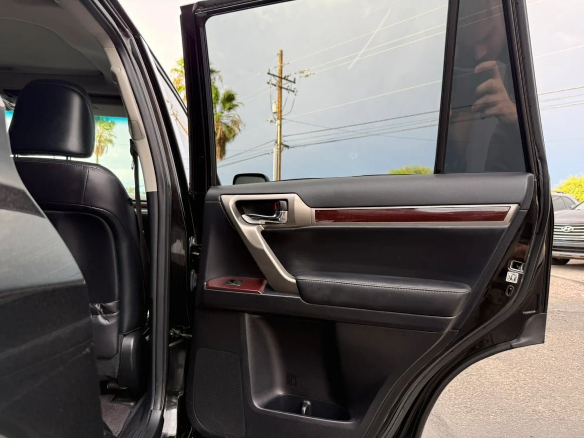 Used 2014 Lexus GX 460 w/ Premium Package AWD/4WD image 34