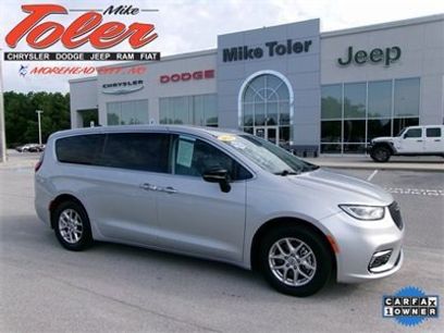 Used 2024 Chrysler Pacifica Touring-L