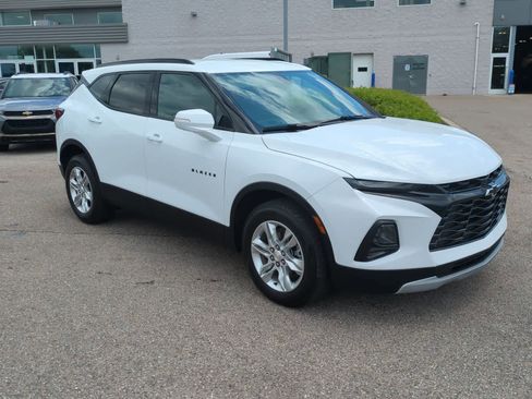 Used 2022 Chevrolet Blazer LT w/ Sound & Technology Package AWD/4WD image 2