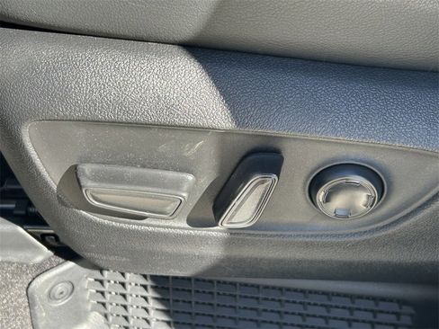 Used 2025 Toyota Sienna Platinum image 33