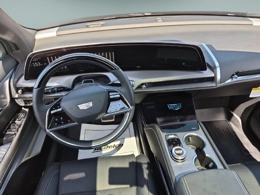 Certified 2026 Cadillac Vistiq Luxury w/ LPO, Floor Liner Package AWD/4WD image 19