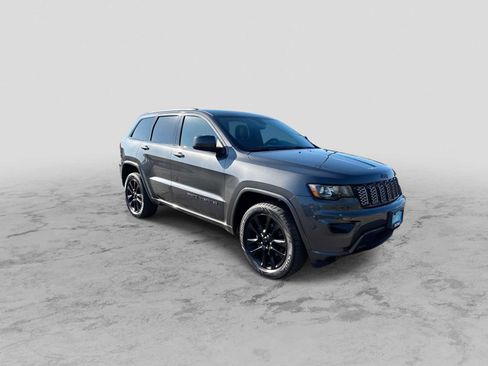Used 2018 Jeep Grand Cherokee Altitude AWD/4WD image 2