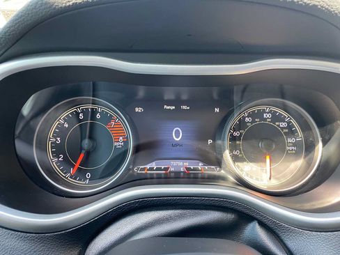 Used 2018 Jeep Cherokee Trailhawk w/ Comfort/Convenience Group AWD/4WD image 18
