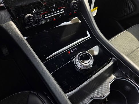 New 2025 Jeep Grand Cherokee Altitude image 2