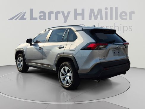 Used 2020 Toyota RAV4 LE AWD/4WD image 3