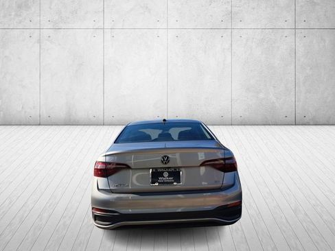 Used 2024 Volkswagen Jetta SE image 6