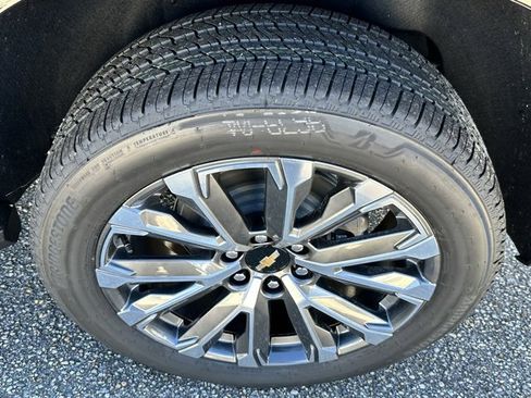 New 2026 Chevrolet Suburban High Country image 21