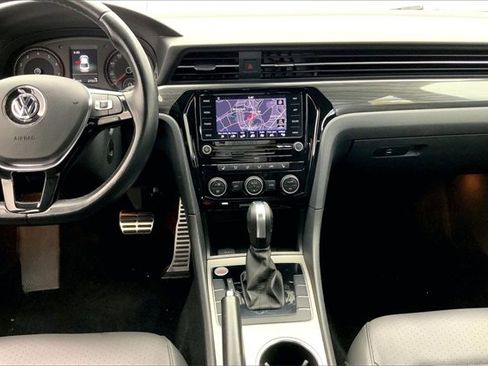 Used 2022 Volkswagen Passat 2.0T R-Line image 6