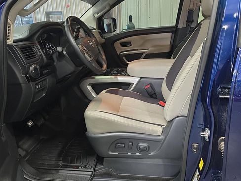Used 2023 Nissan Titan SV w/ SV Convenience Package image 8